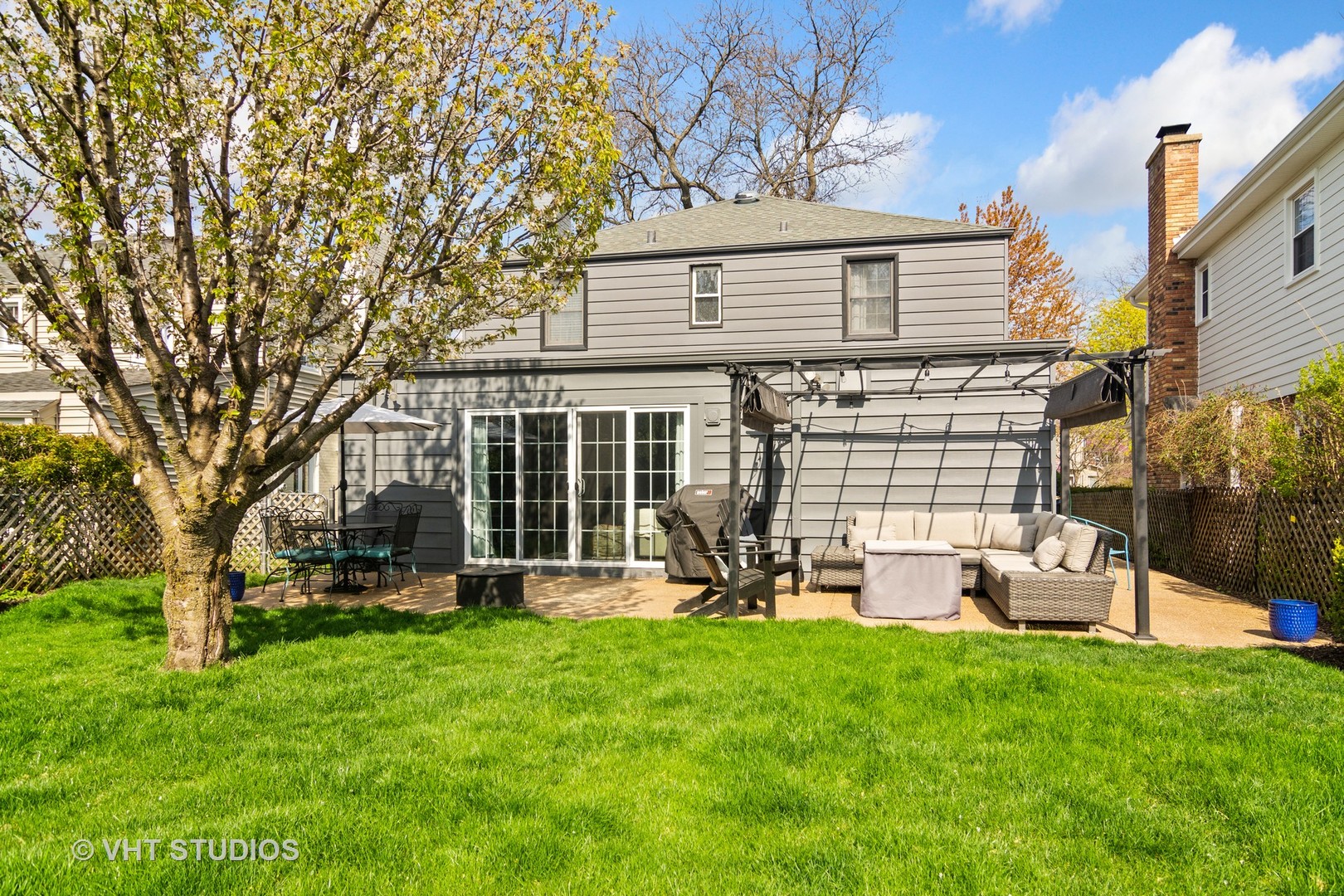 624 South Banbury Road Arlington Heights, IL 60005 - Photo 19 of 20 a view of a house with a backyard and a patio