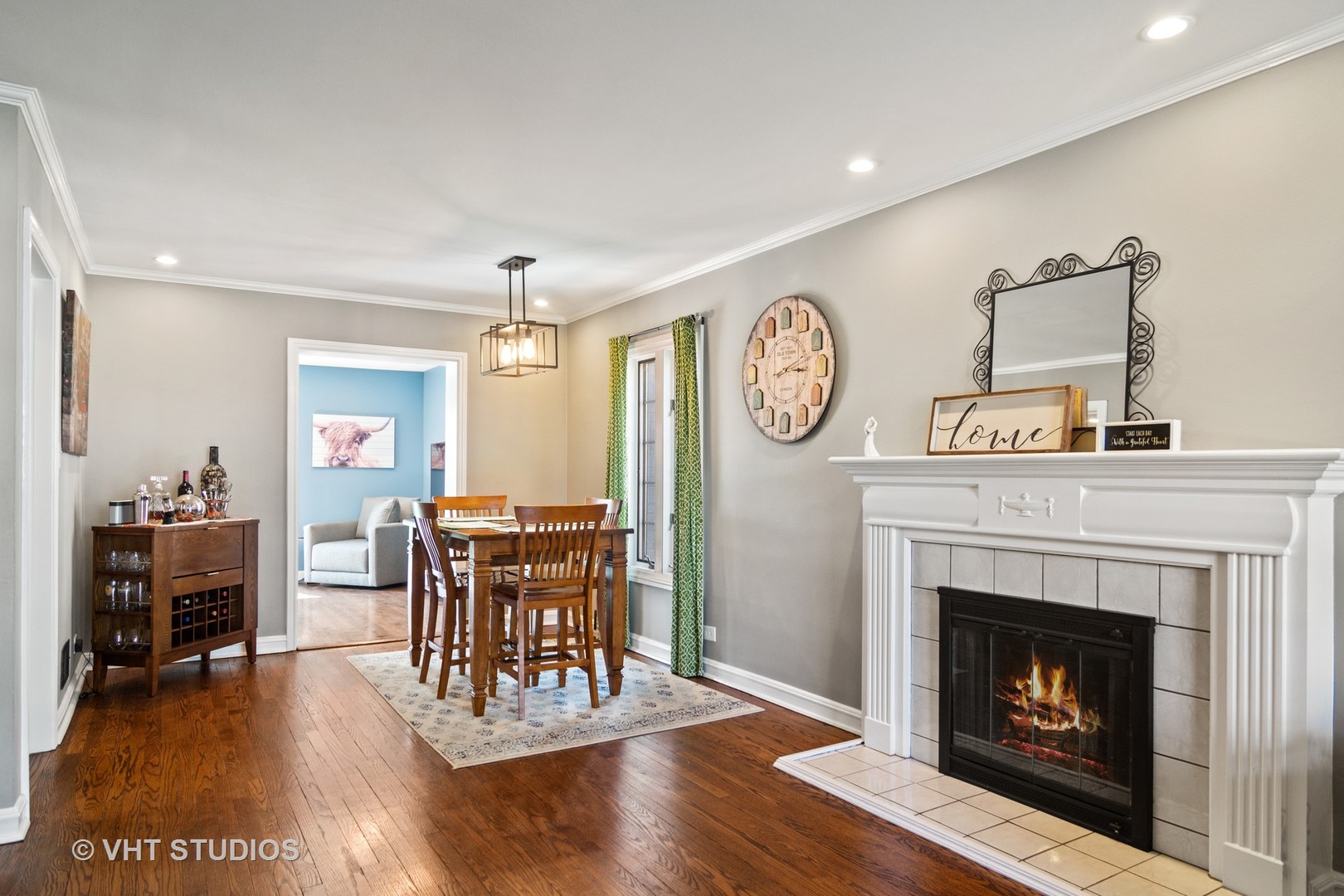 624 South Banbury Road Arlington Heights, IL 60005 - Photo 4 of 20 a living room with furniture a clock and a fireplace