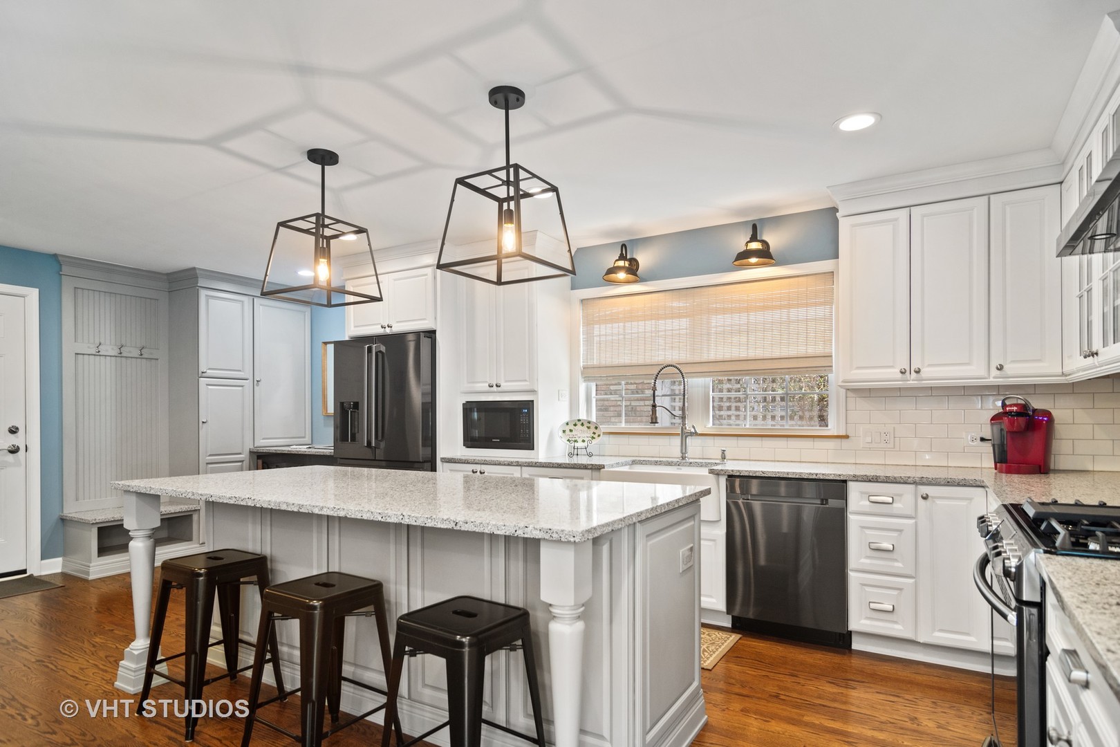 624 South Banbury Road Arlington Heights, IL 60005 - Photo 5 of 20 a kitchen with stainless steel appliances granite countertop a stove and white cabinets