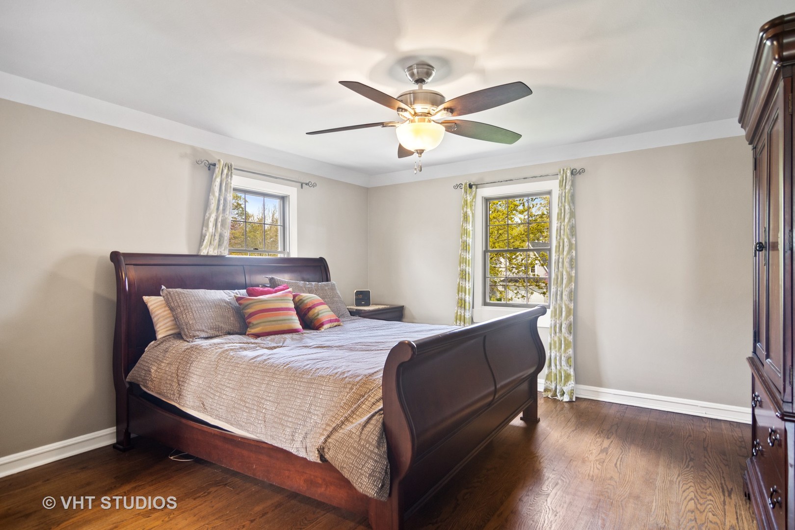624 South Banbury Road Arlington Heights, IL 60005 - Photo 10 of 20 a bedroom with a bed and window