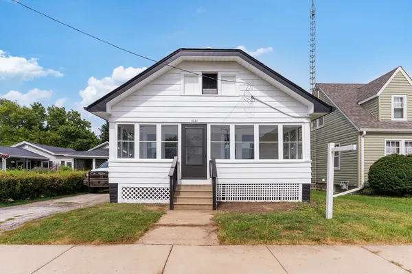 $294,900 | 1021 Oliver Avenue, Aurora, IL 60506