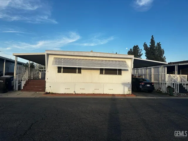 a view of a house with a garage