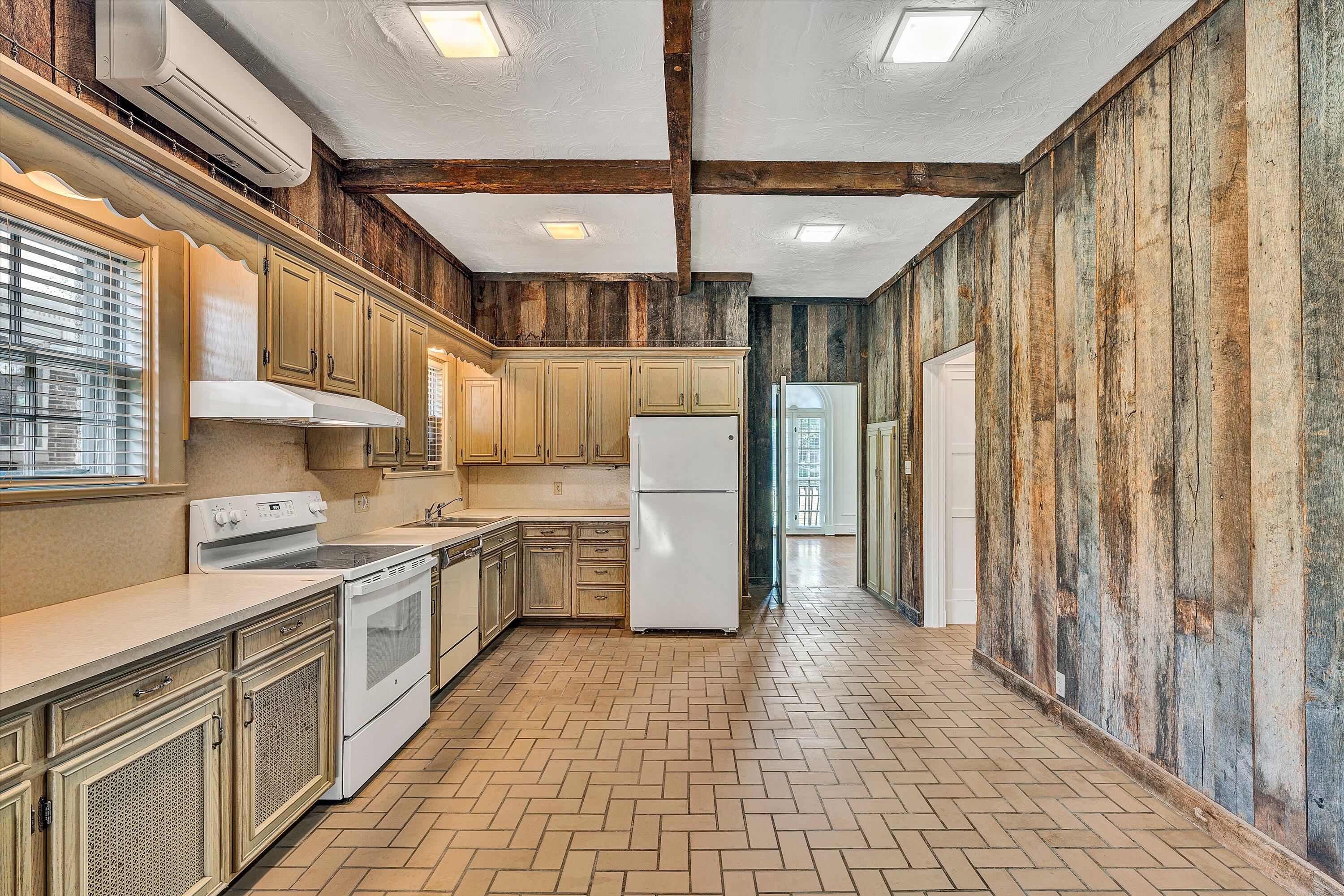 1902 Grandin Road Southwest Roanoke, VA 24015 - Photo 11 of 49 17-SGP-03085