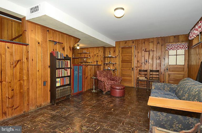 10163 Sutherland Road Silver Spring, MD 20901 - Photo 28 of 28 a living room with furniture