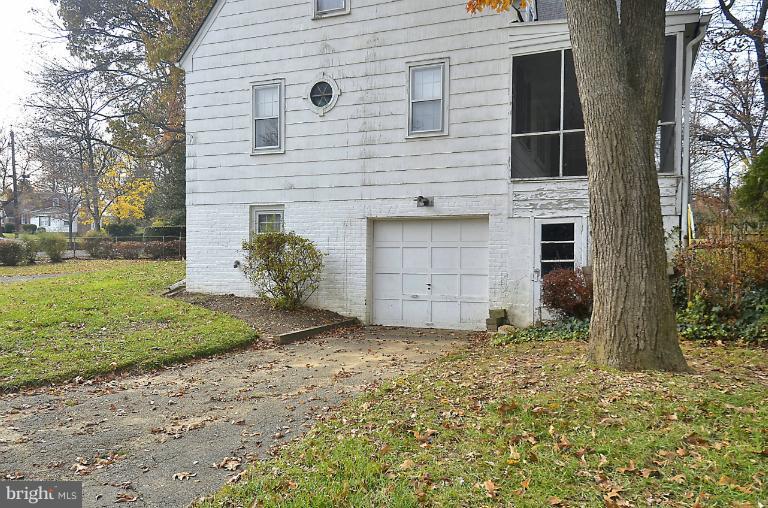 10163 Sutherland Road Silver Spring, MD 20901 - Photo 4 of 28 a view of a house with a yard