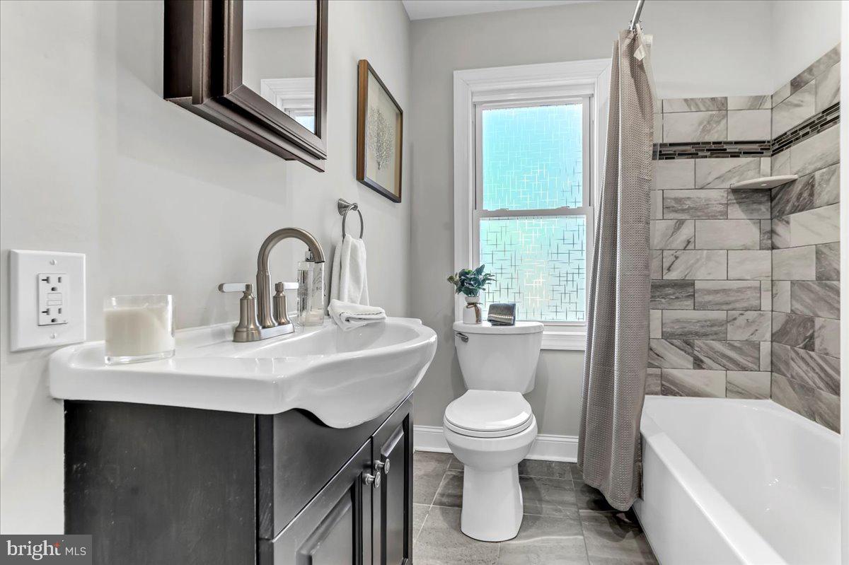 135 Sycamore Road Havertown, PA 19083 - Photo 14 of 33 a bathroom with a sink toilet and shower