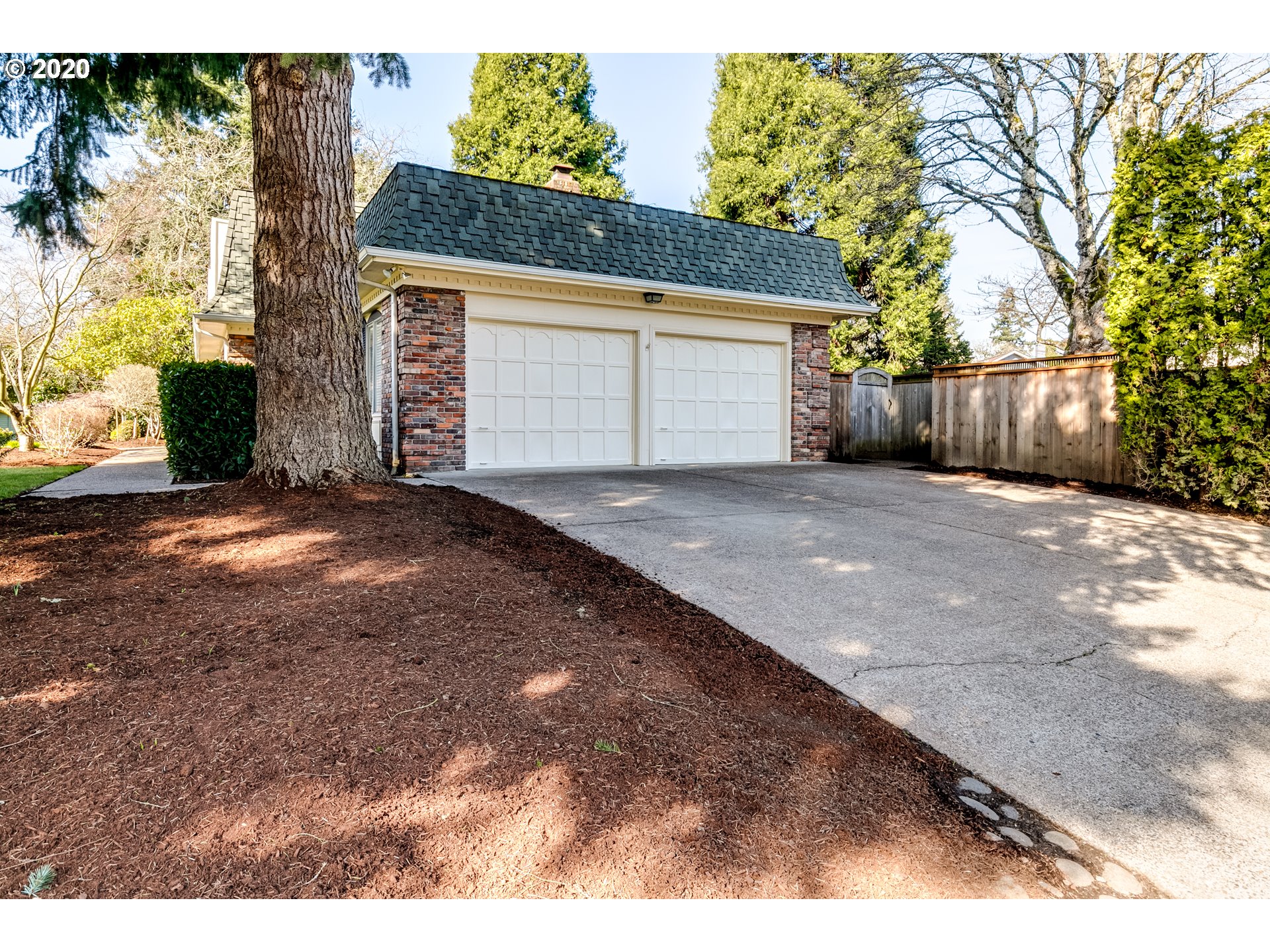 3485 Chevy Chase Street Eugene, OR 97401 - Photo 3 of 32