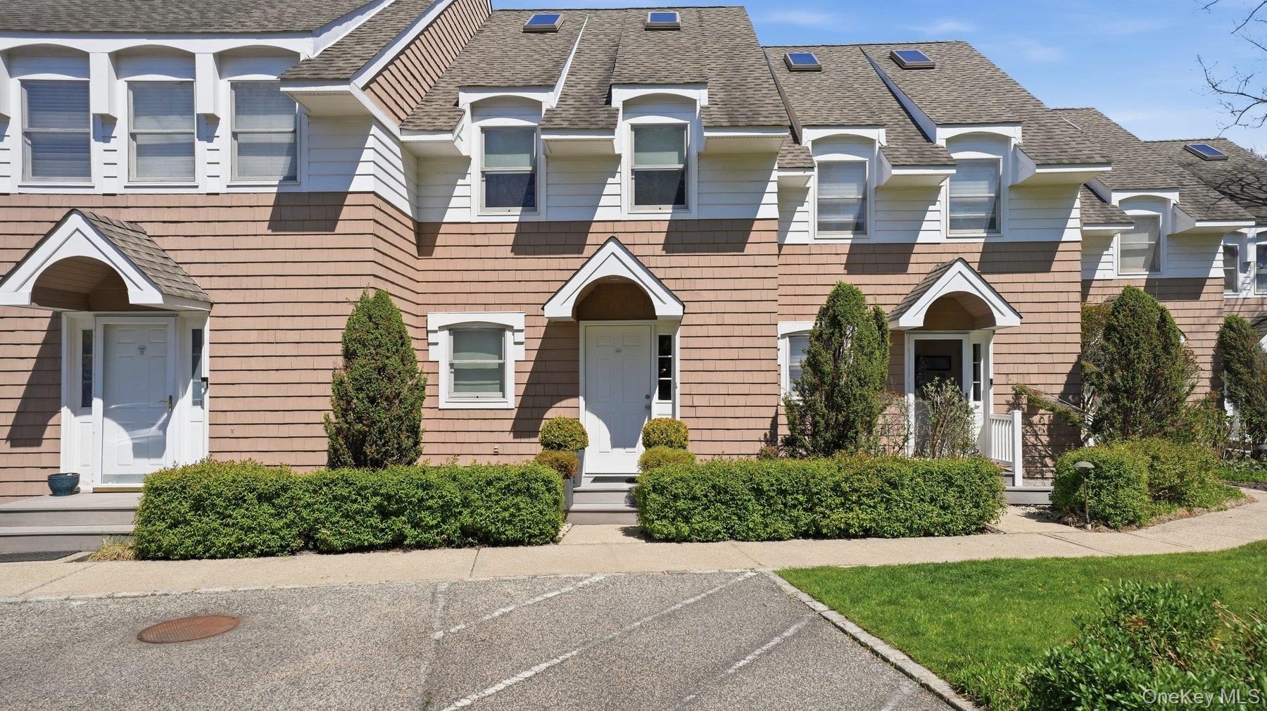 49 Canoe Place Road, Unit 416 Hampton Bays, NY 11946 - Photo 7 of 30