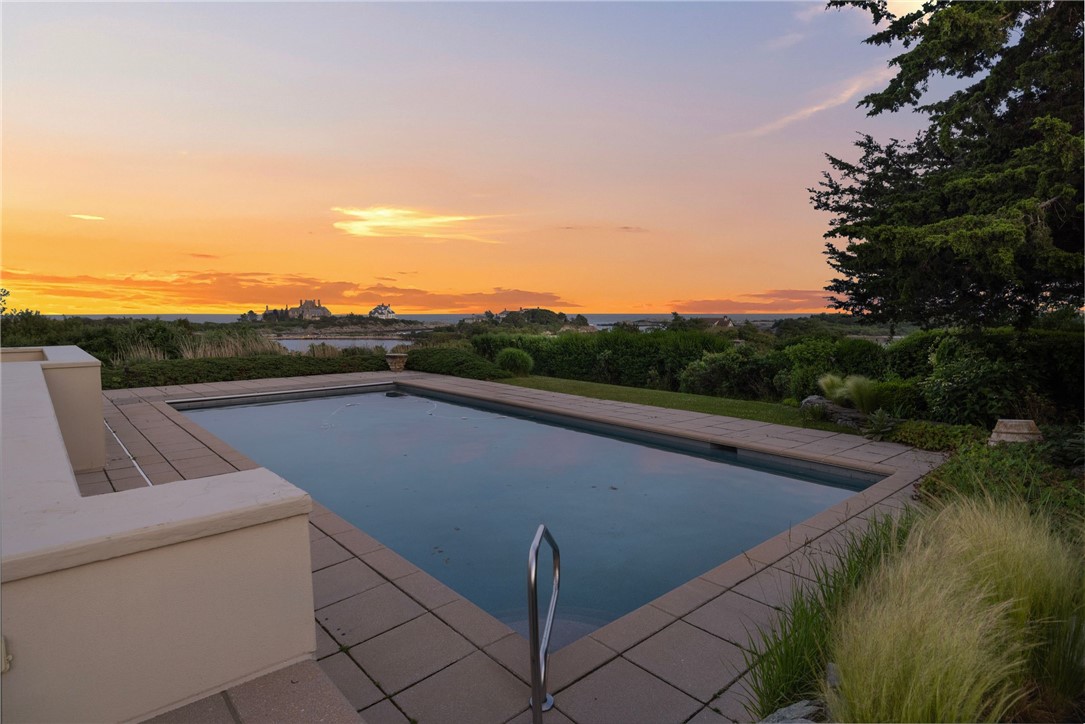 283 Ocean Avenue Newport, RI 02840 - Photo 24 of 25