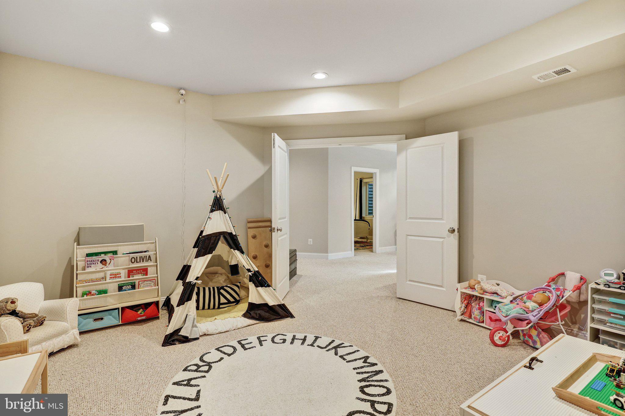 8028 Wellington Road Alexandria, VA 22308 - Photo 41 of 48 a view of a room with gym equipment