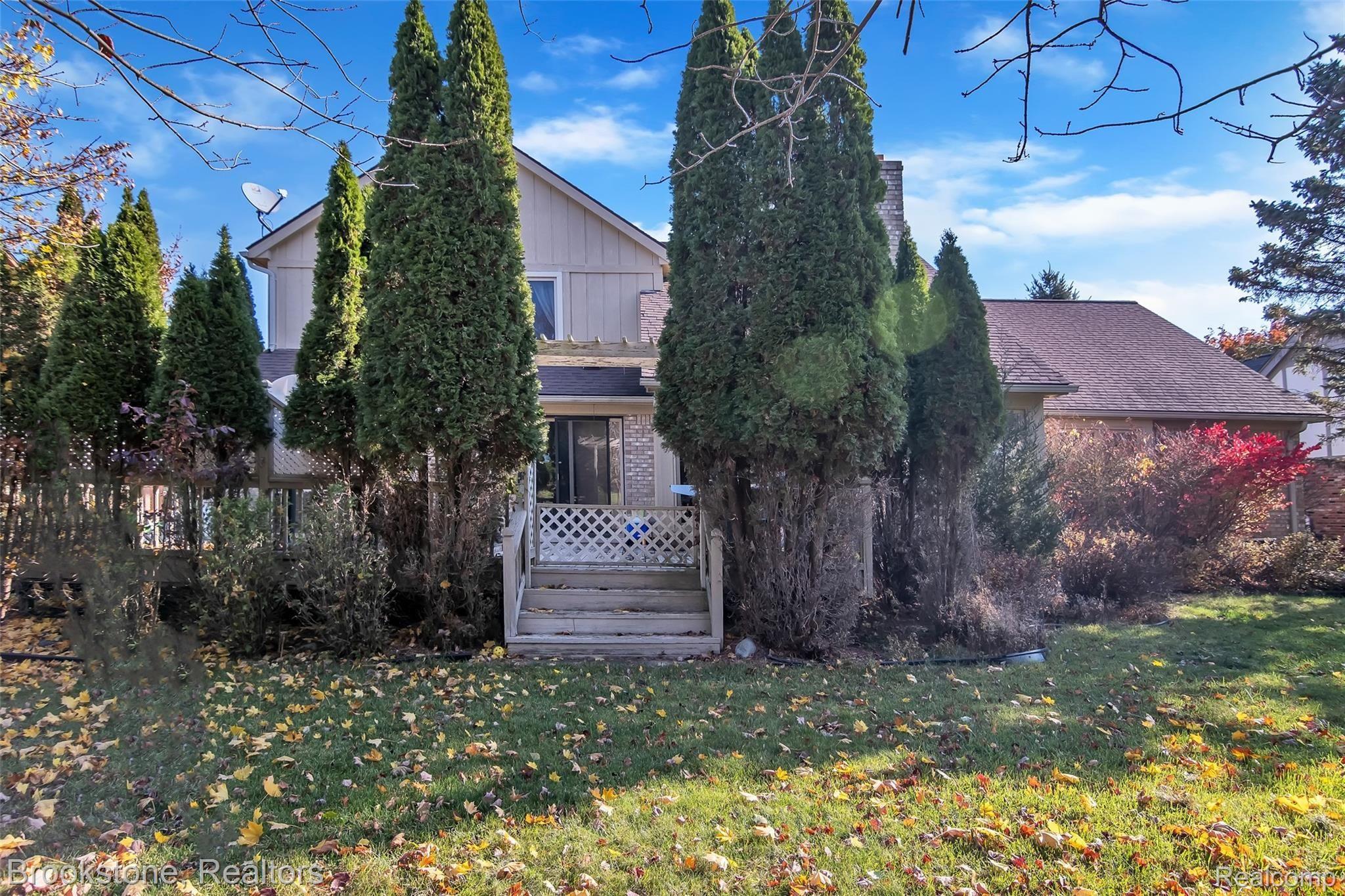 2041 Reagan Drive Rochester, MI 48309 - Photo 25 of 27 30-2041 Reagan Dr-windowstill-reale.jpg