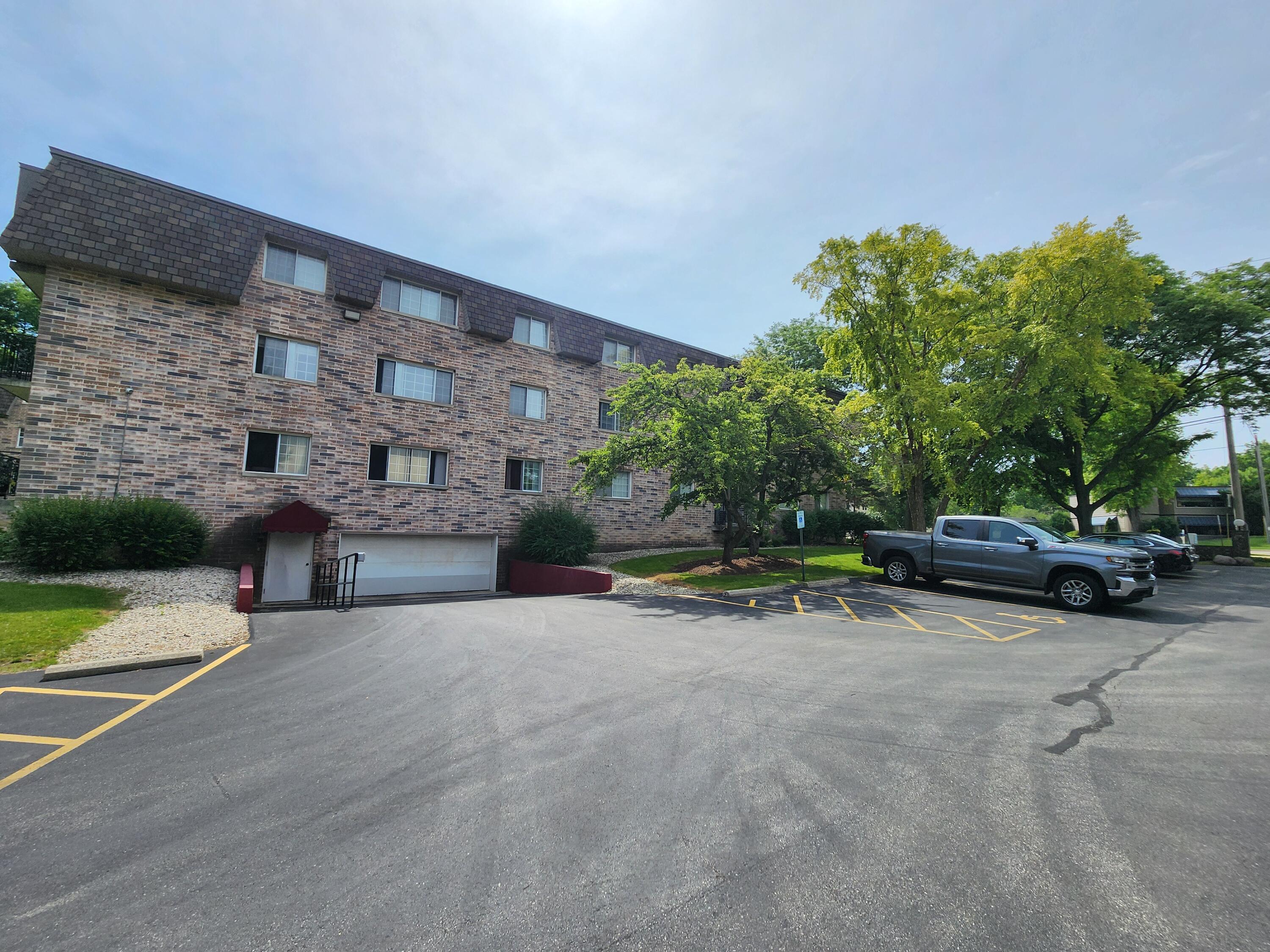 1730 West Green Tree Road, Unit 305 Glendale, WI 53209 - Photo 35 of 37 20260628_105246