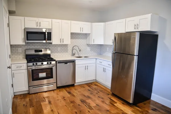 $3,250 | 155 Chelsea Street, Unit 1, Boston, MA 02128
