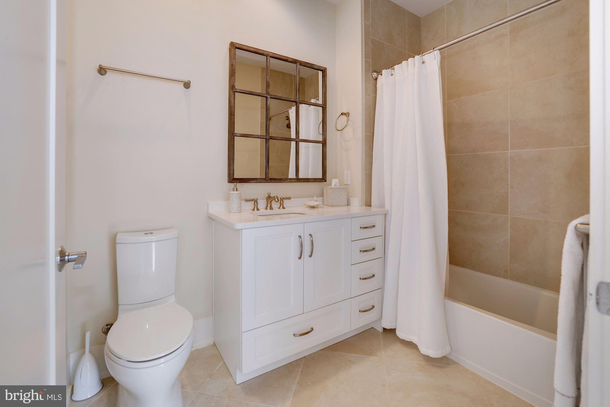 5129 Willet Bridge Road Bethesda, MD 20816 - Photo 18 of 40 Hall bath