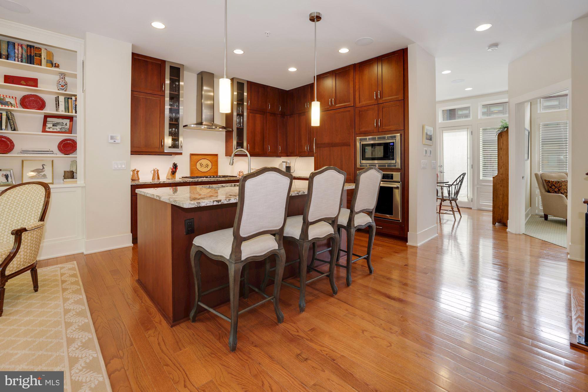5129 Willet Bridge Road Bethesda, MD 20816 - Photo 7 of 40 Kitchen seating