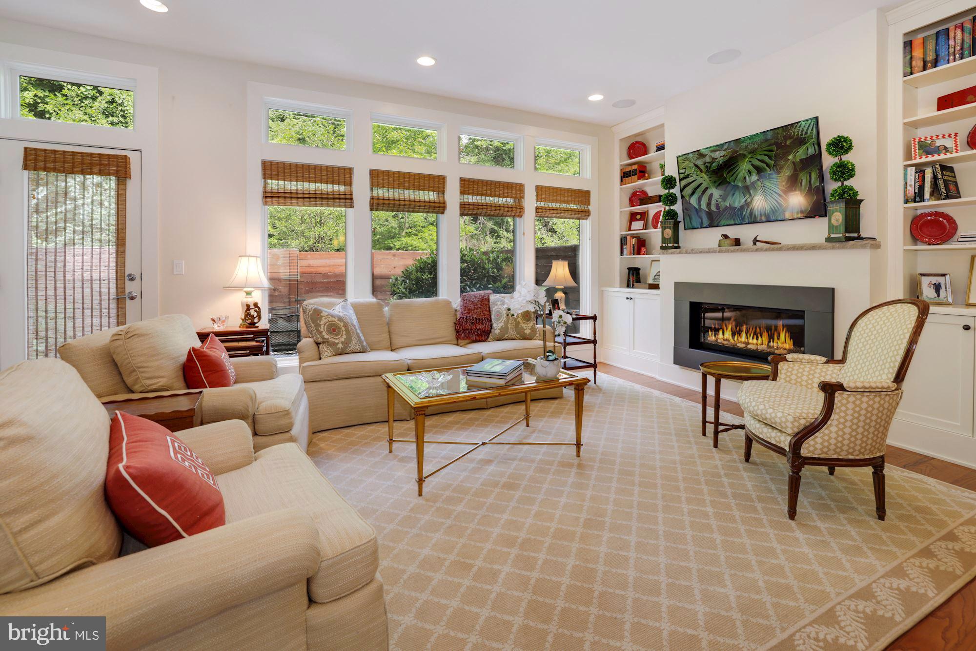5129 Willet Bridge Road Bethesda, MD 20816 - Photo 9 of 40 Sunny living room