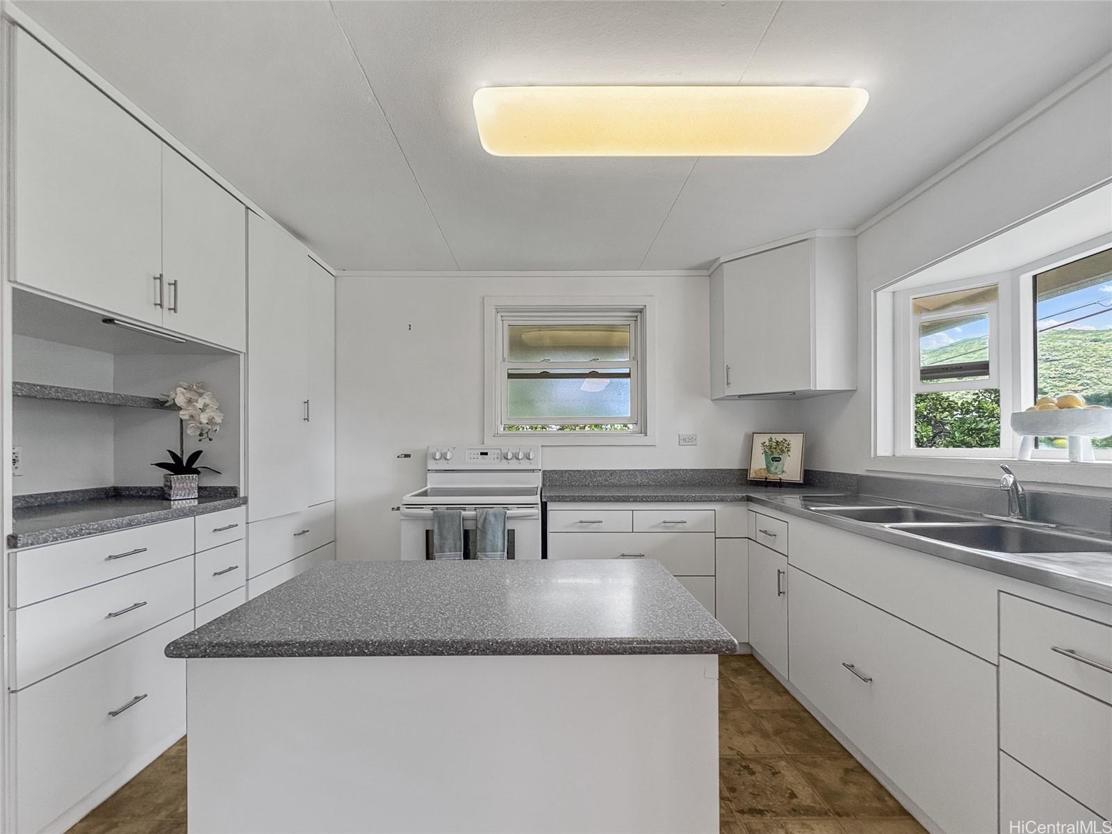 226 Elelupe Road Honolulu, HI 96821 - Photo 5 of 23 Gallery Image 5