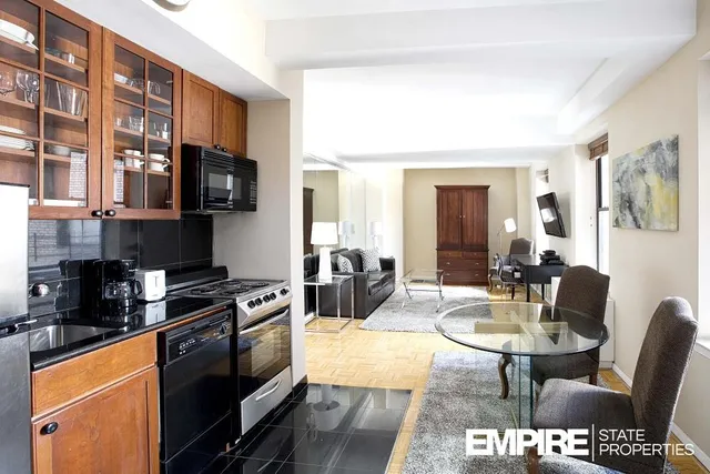 $699,000 | 150 West 51st Street, Unit 1409 | Theater District