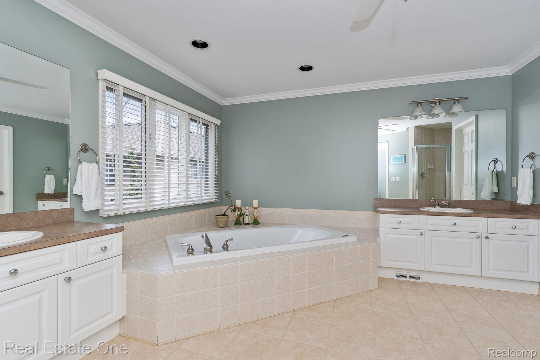 1177 Chesapeake Rochester, MI 48307 - Photo 32 of 63 Chesapeake MLS-W033.jpg