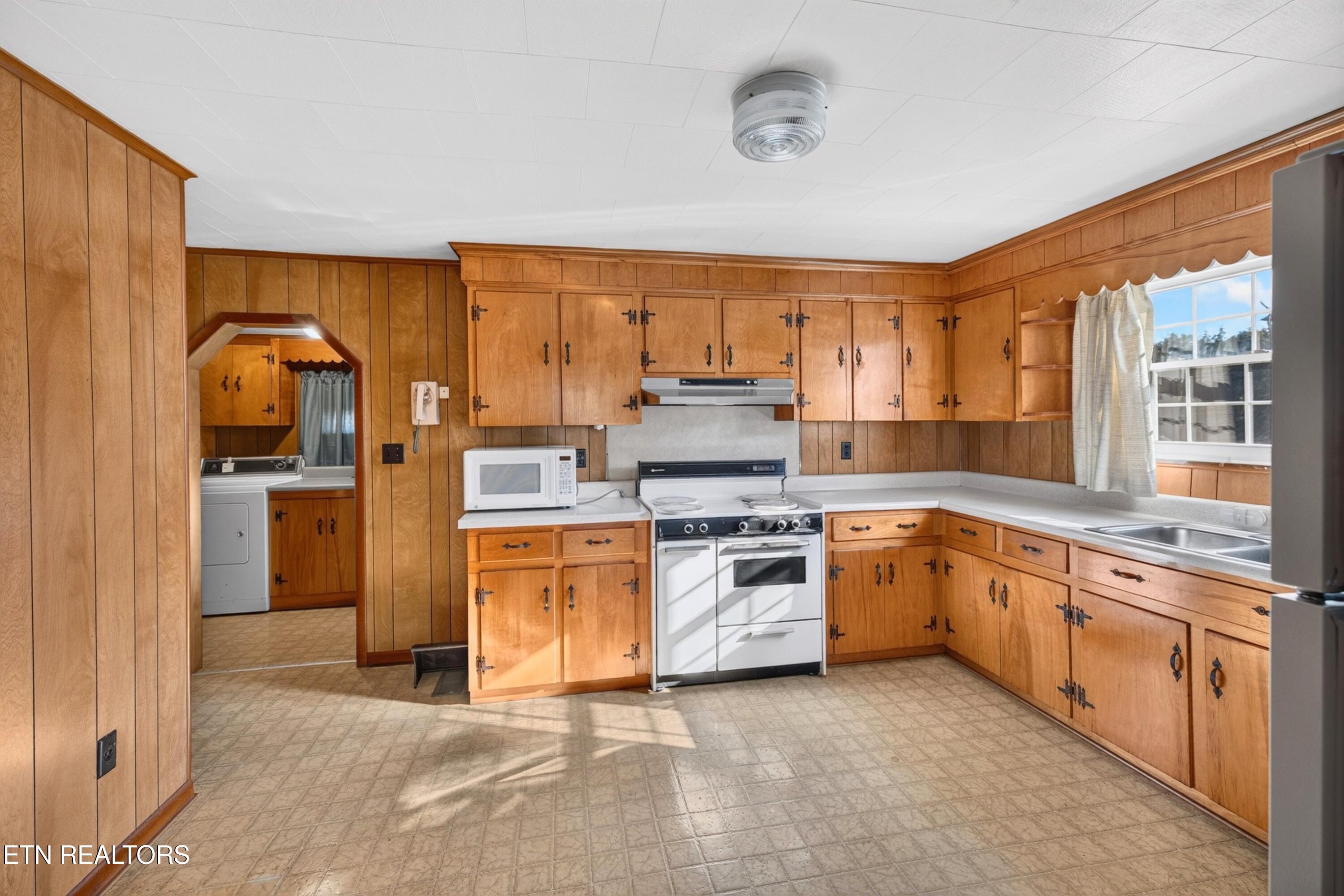130 Walnut Lane Rutledge, TN 37861 - Photo 7 of 35 009-130WalnutLane-Rutledge-TN-37861-SMAL