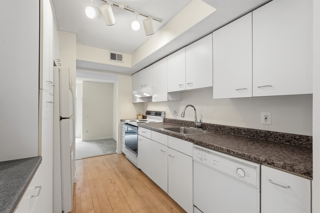 70 Amity Place, Unit 70 Amherst, MA 01002 - Photo 11 of 35