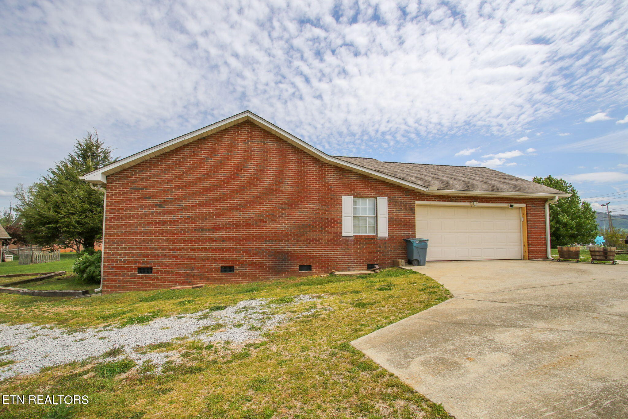 3909 Tuckaleechee Pike Maryville, TN 37804 - Photo 35 of 37 Garage