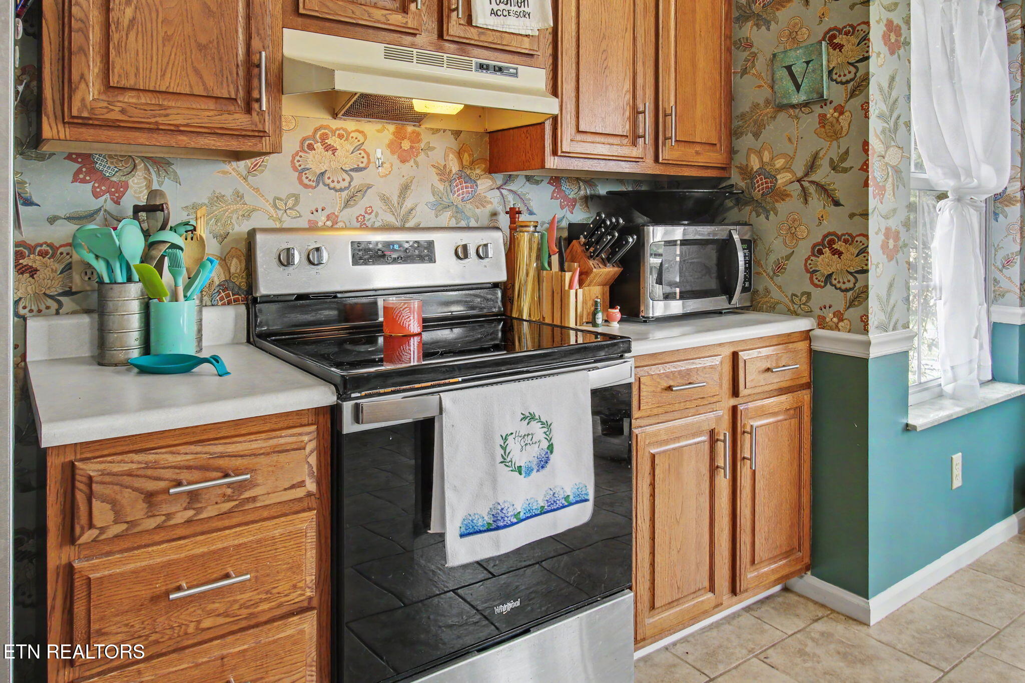 3909 Tuckaleechee Pike Maryville, TN 37804 - Photo 10 of 37 Kitchen Range