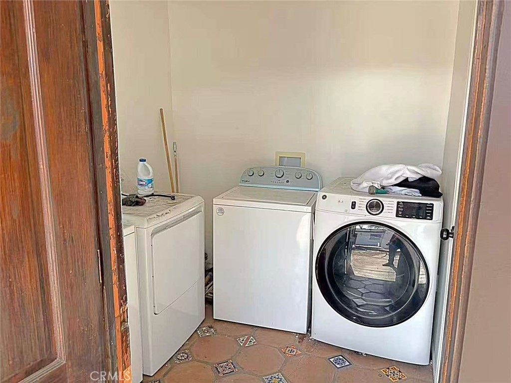 1105 East Walnut Avenue Fullerton, CA 92831 - Photo 16 of 22 a utility room with dryer and washer