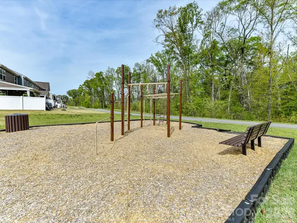a view of yard with tree