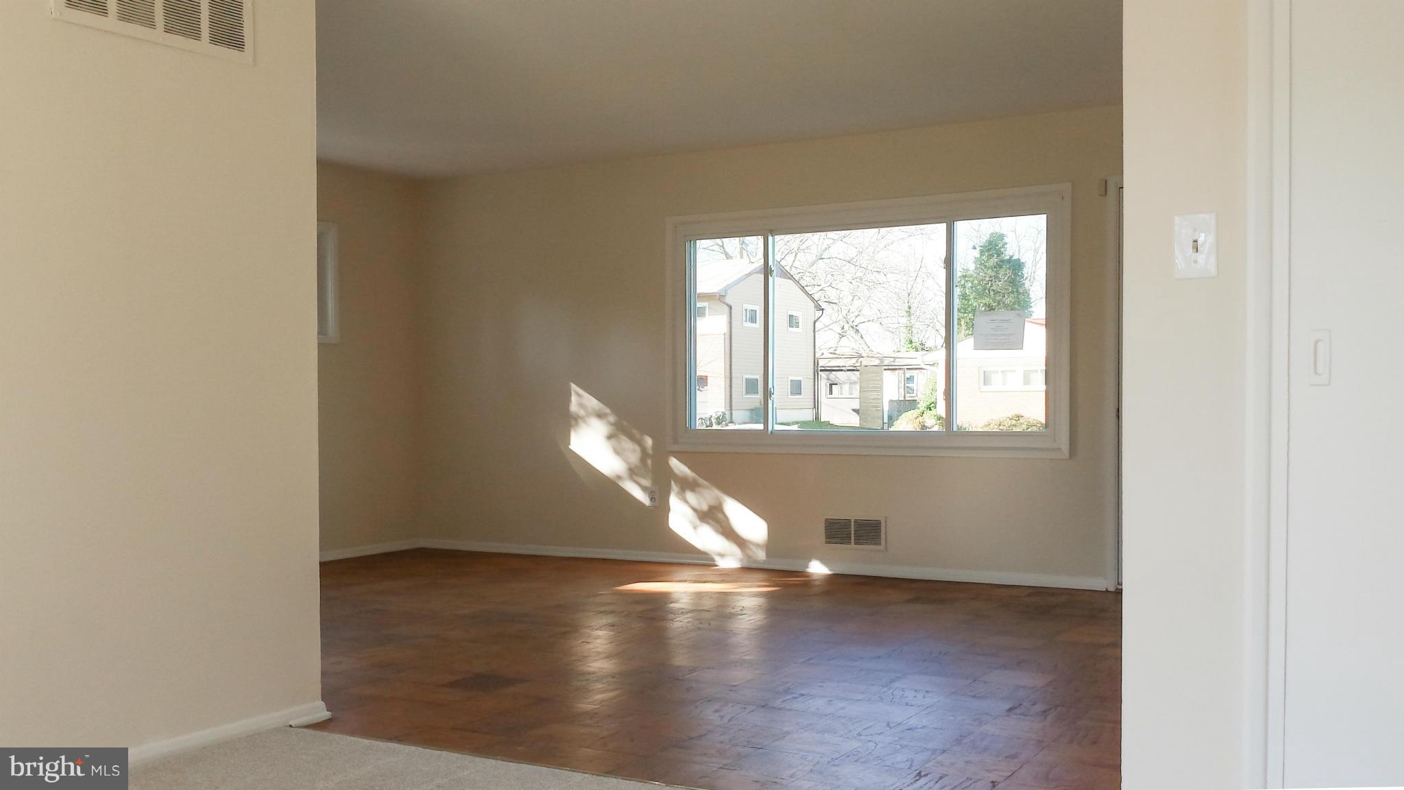 1011 Collwood Road Catonsville, MD 21228 - Photo 3 of 15 Living Room