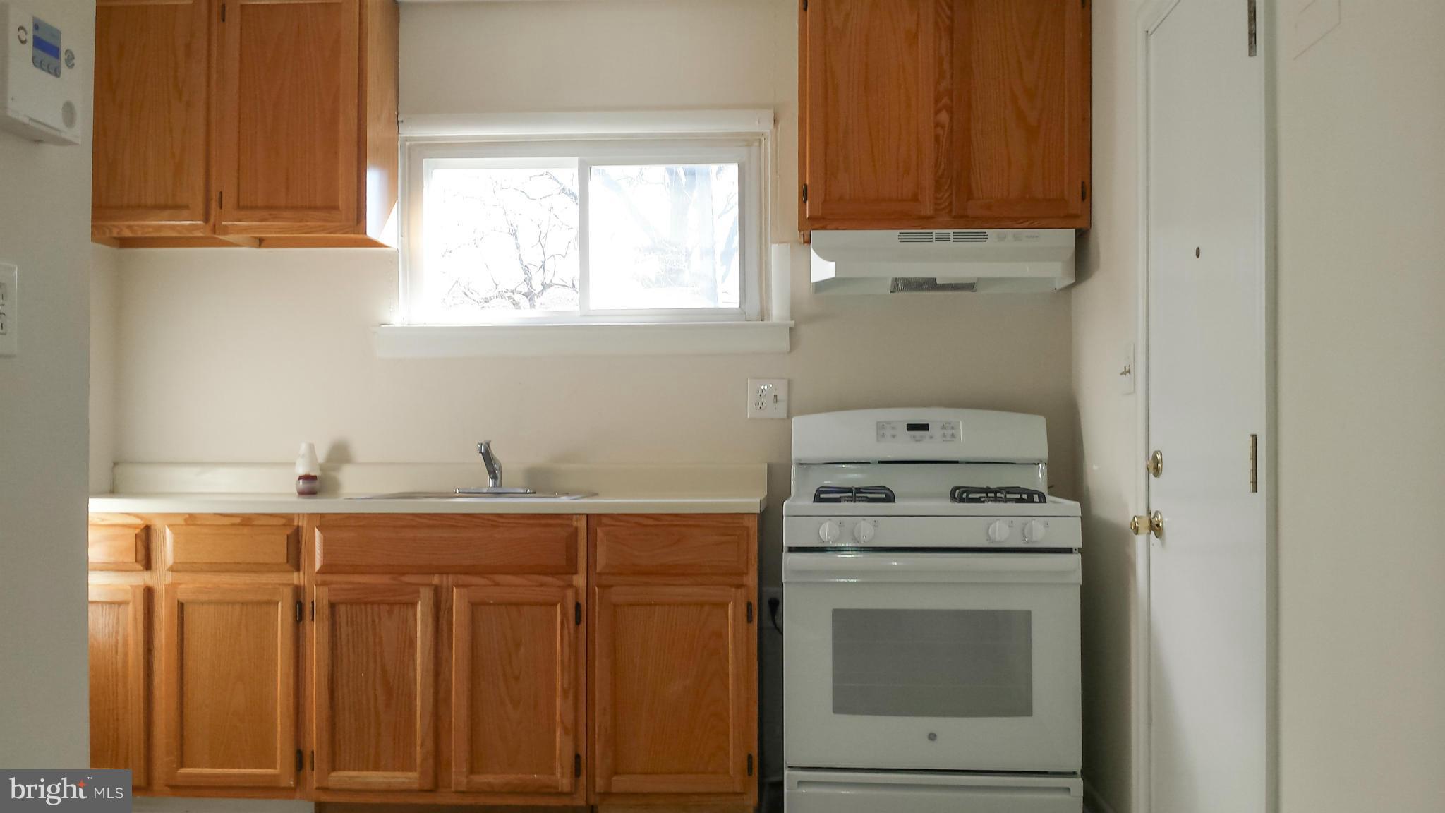 1011 Collwood Road Catonsville, MD 21228 - Photo 6 of 15 Kitchen