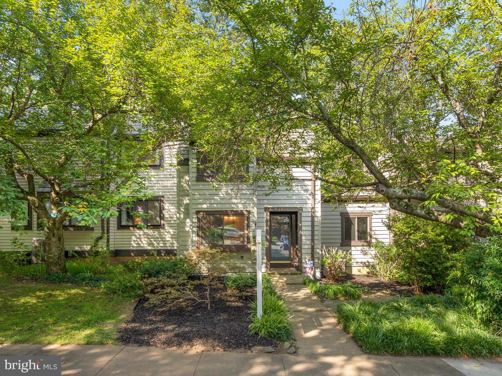 1502 Scandia Circle Reston, VA 20190 - Photo 1 of 42 # Level Townhome in the heart of Reston
