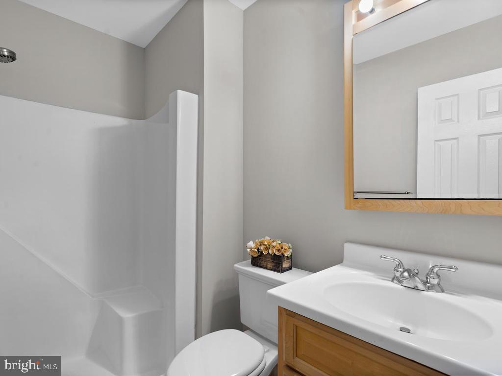 1502 Scandia Circle Reston, VA 20190 - Photo 23 of 42 Master Bath