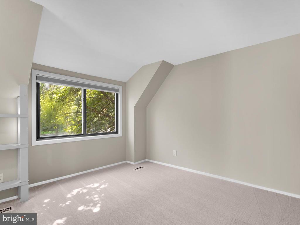 1502 Scandia Circle Reston, VA 20190 - Photo 28 of 42 3rd Bedroom Up