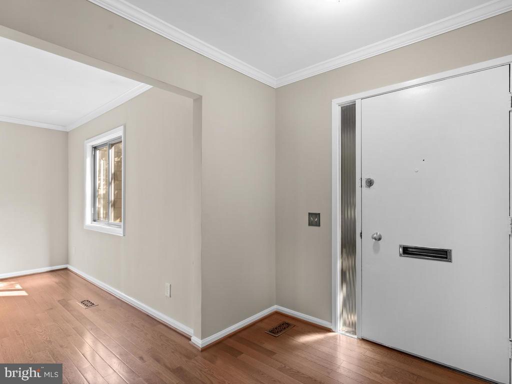 1502 Scandia Circle Reston, VA 20190 - Photo 4 of 42 View of front