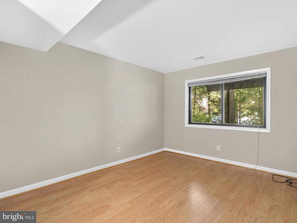1502 Scandia Circle Reston, VA 20190 - Photo 31 of 42 4th bedroom