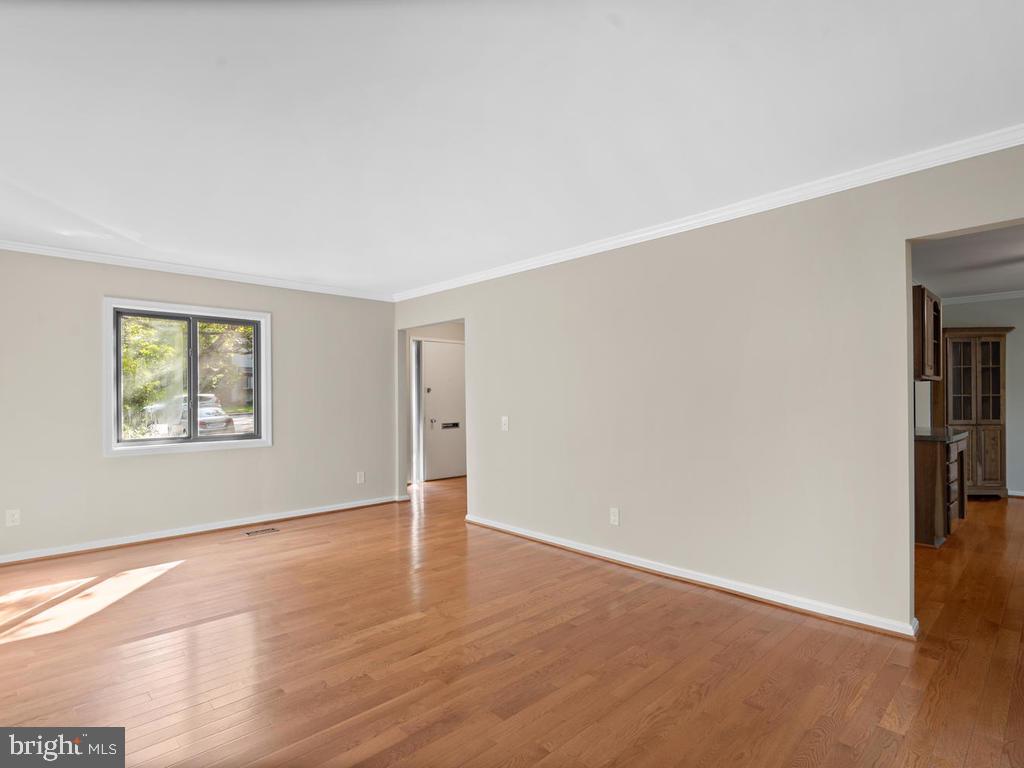 1502 Scandia Circle Reston, VA 20190 - Photo 7 of 42 Formal LR