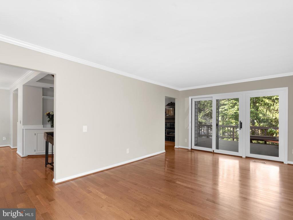 1502 Scandia Circle Reston, VA 20190 - Photo 8 of 42 Access of deck from LR