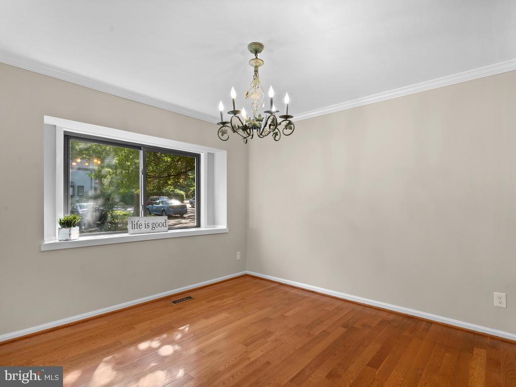 1502 Scandia Circle Reston, VA 20190 - Photo 9 of 42 Formal Dining Room