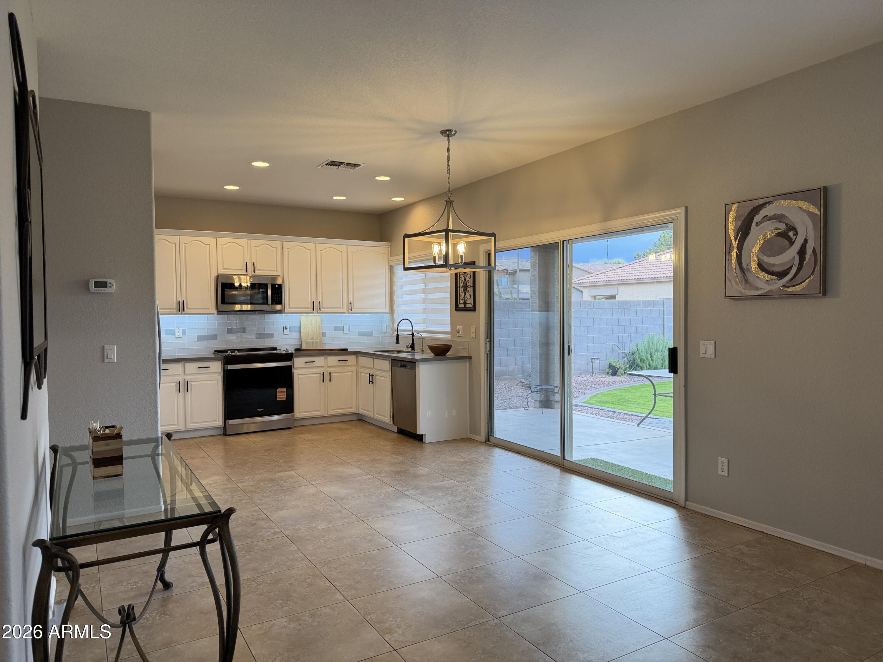 3632 South Loback Lane Gilbert, AZ 85297 - Photo 11 of 46 New stove2