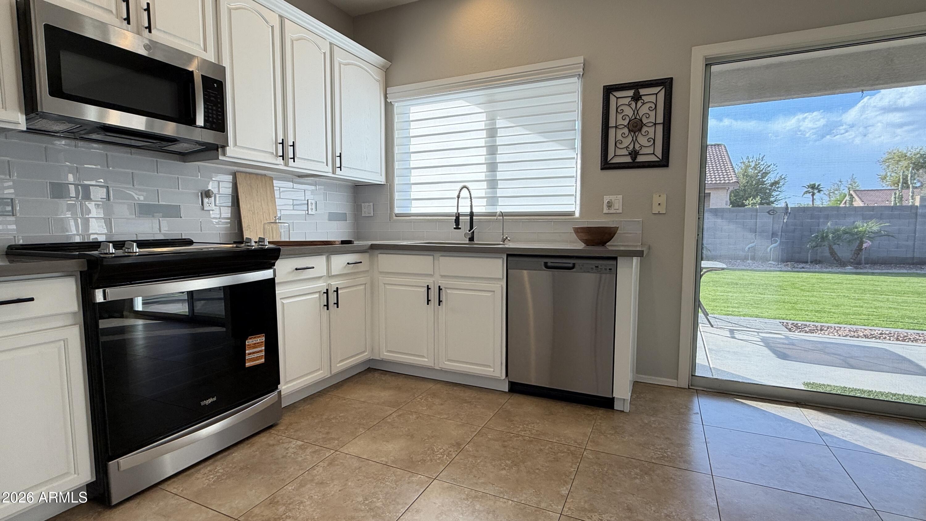 3632 South Loback Lane Gilbert, AZ 85297 - Photo 12 of 46 new stove1