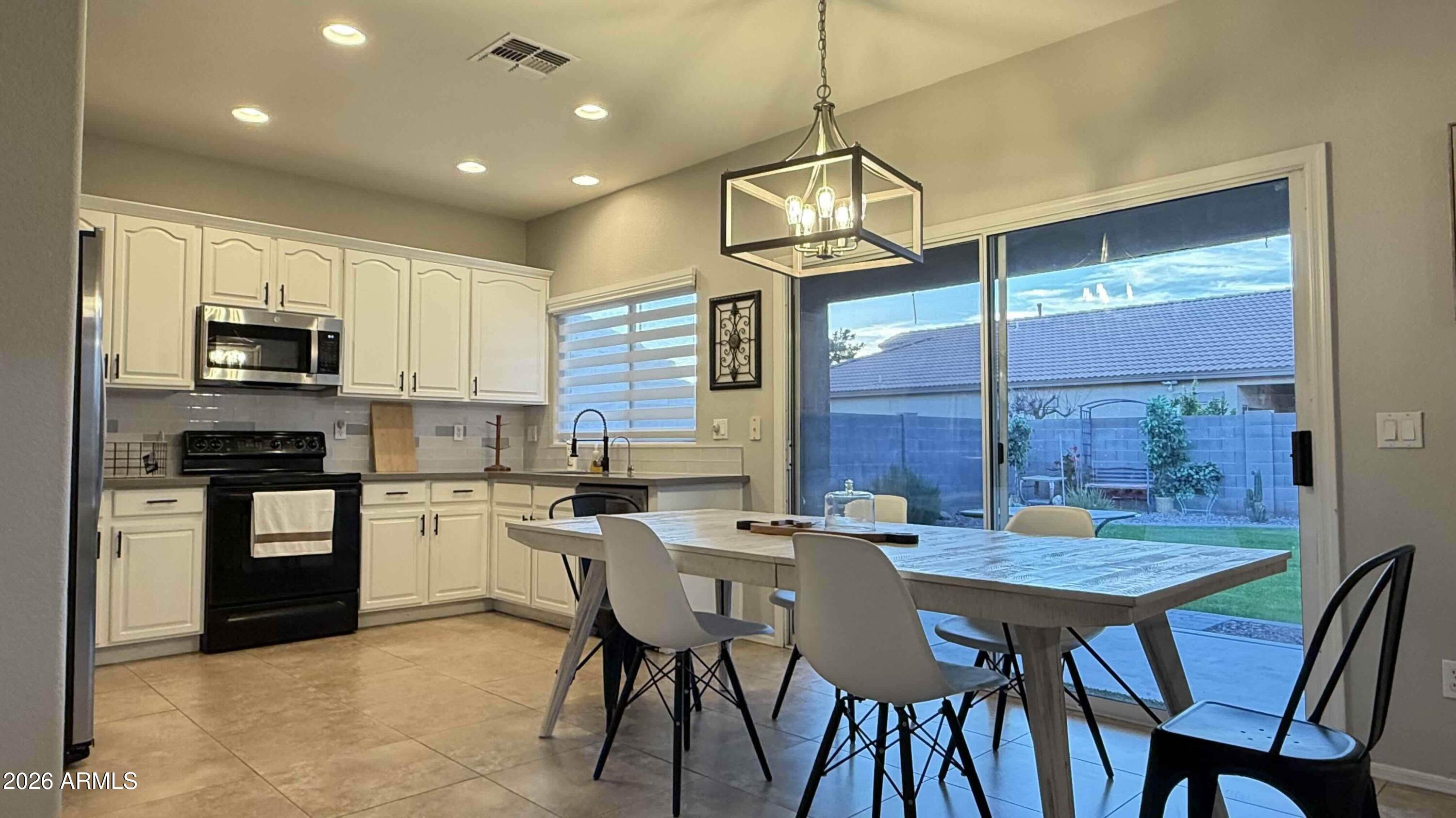 3632 South Loback Lane Gilbert, AZ 85297 - Photo 14 of 46 Kitchen