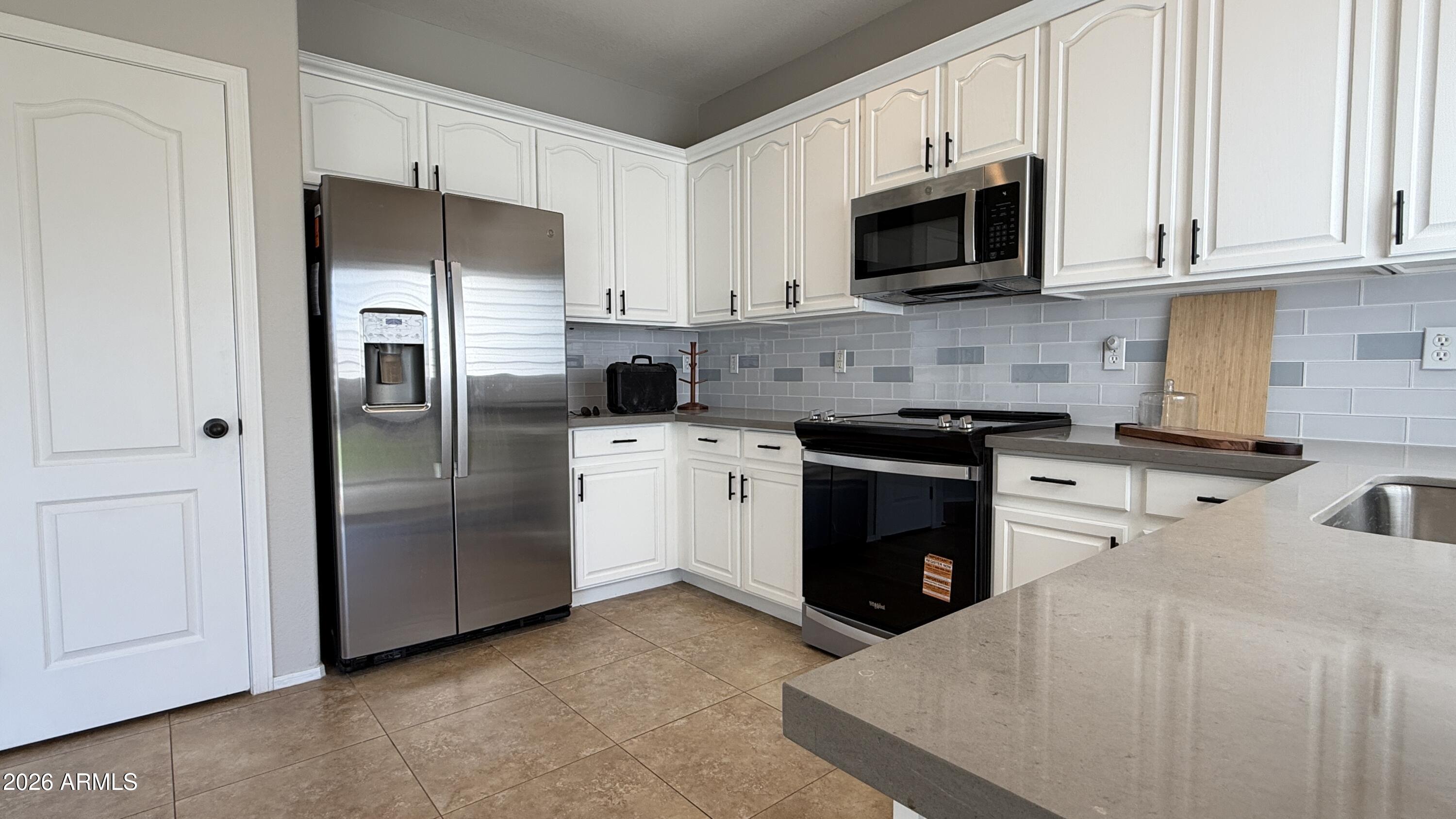 3632 South Loback Lane Gilbert, AZ 85297 - Photo 10 of 46 new stove3