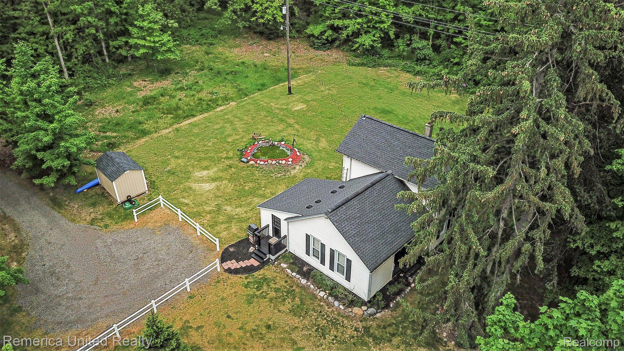 10780 Mcgregor Road Pinckney, MI 48169 - Photo 4 of 34 Gallery Image 4