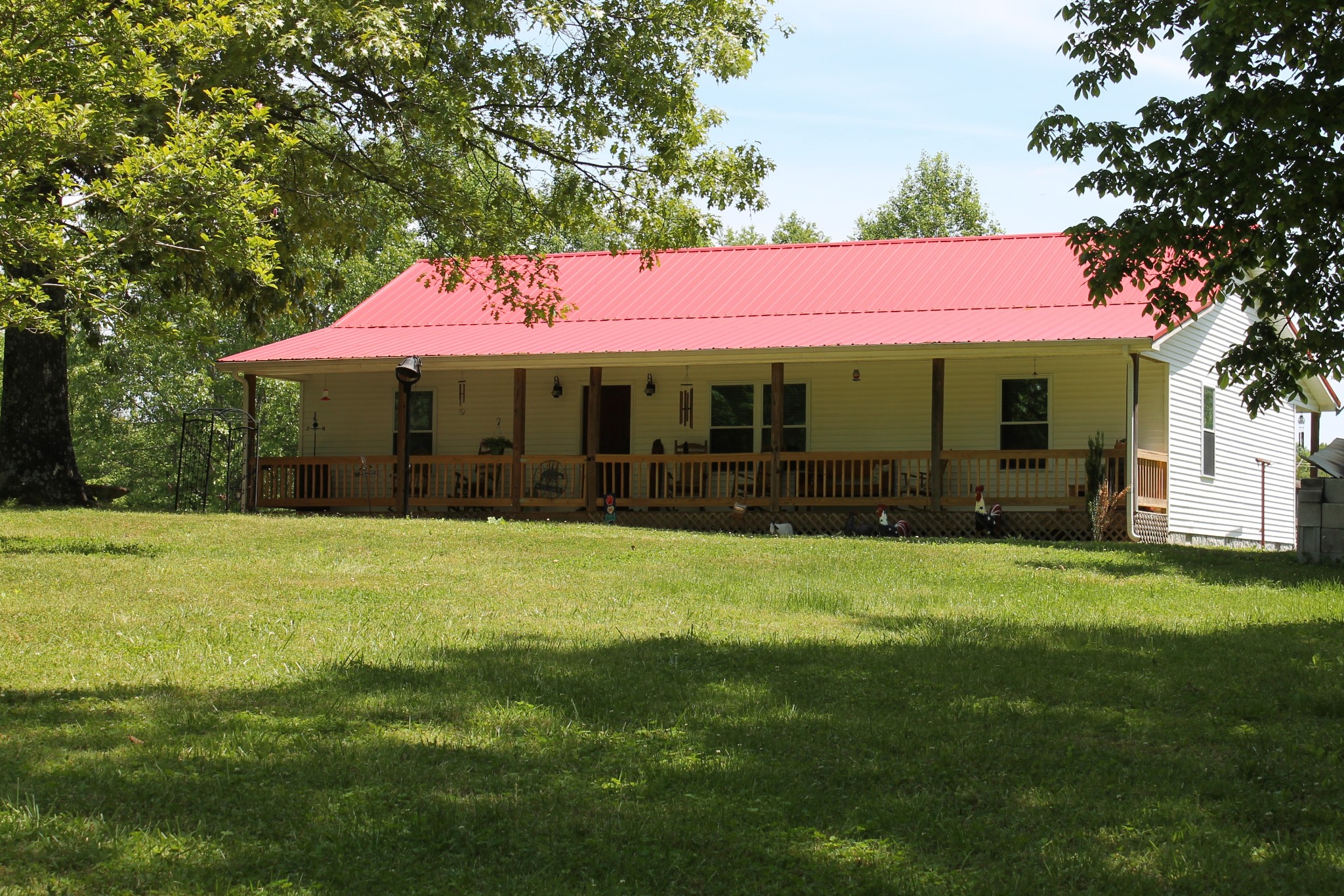 985 Archer Road Lafayette, TN 37083 - Photo 1 of 26 a view of a house with a garden