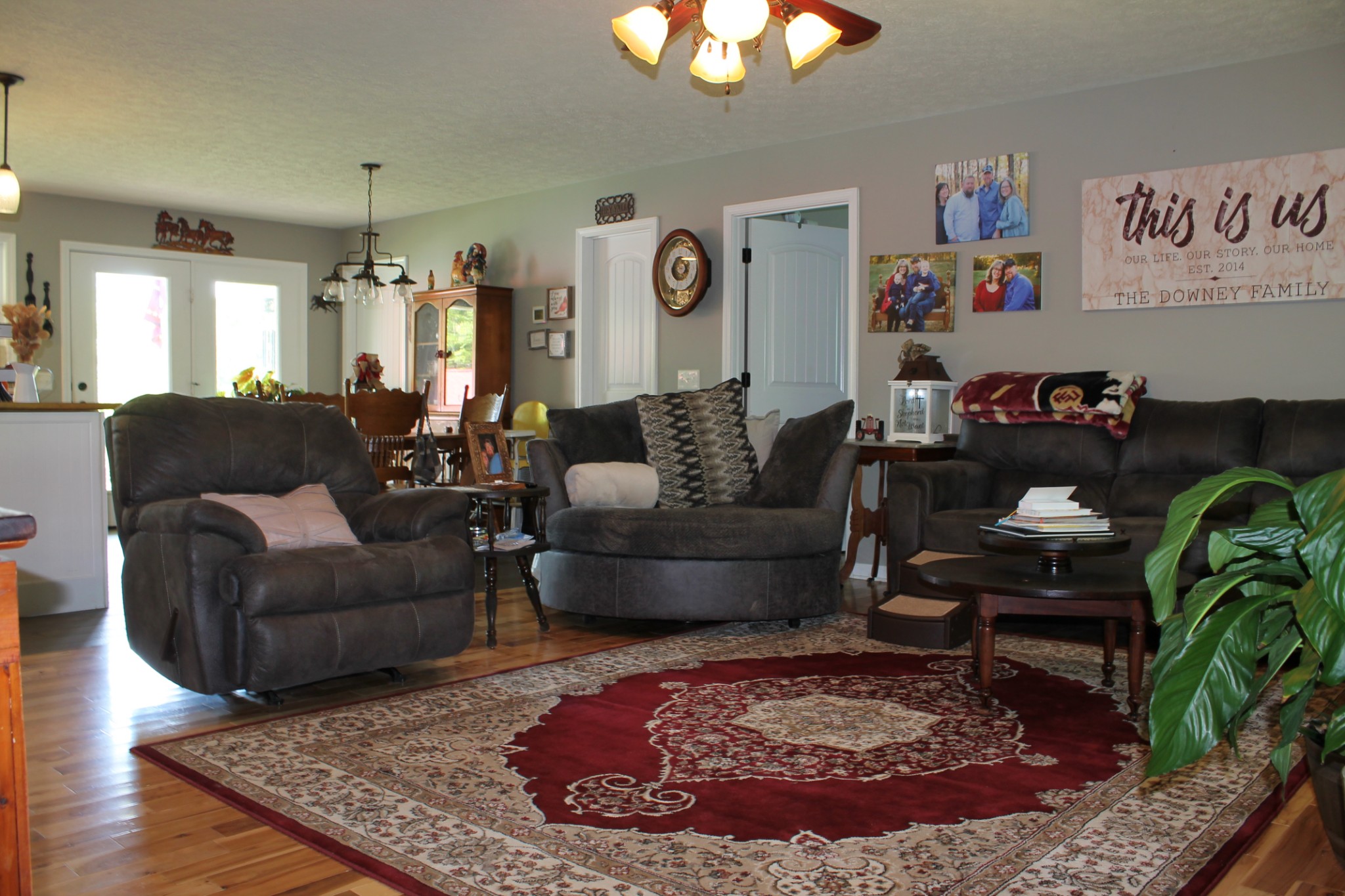 985 Archer Road Lafayette, TN 37083 - Photo 5 of 26 a living room with furniture and a rug