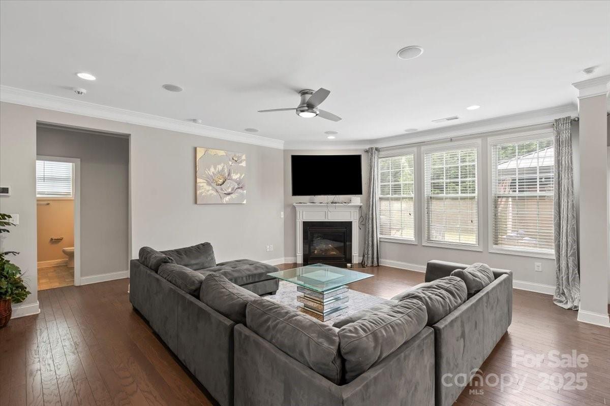 8347 Dallas Bay Road Charlotte, NC 28278 - Photo 5 of 27 Gallery Image 5