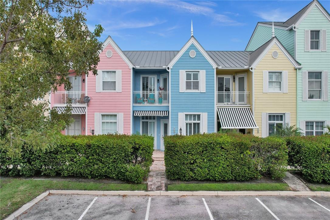 2820 Marina Circle Lighthouse Point, FL 33064 - Photo 2 of 37 front view of a house