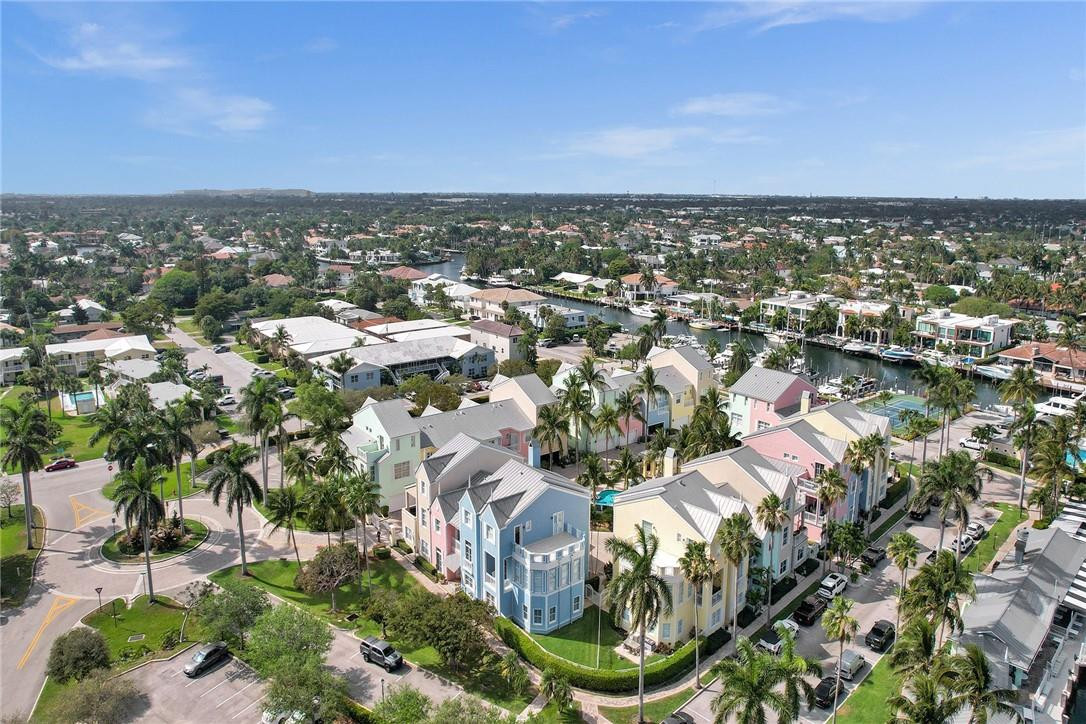 2820 Marina Circle Lighthouse Point, FL 33064 - Photo 31 of 37 an aerial view of multiple house