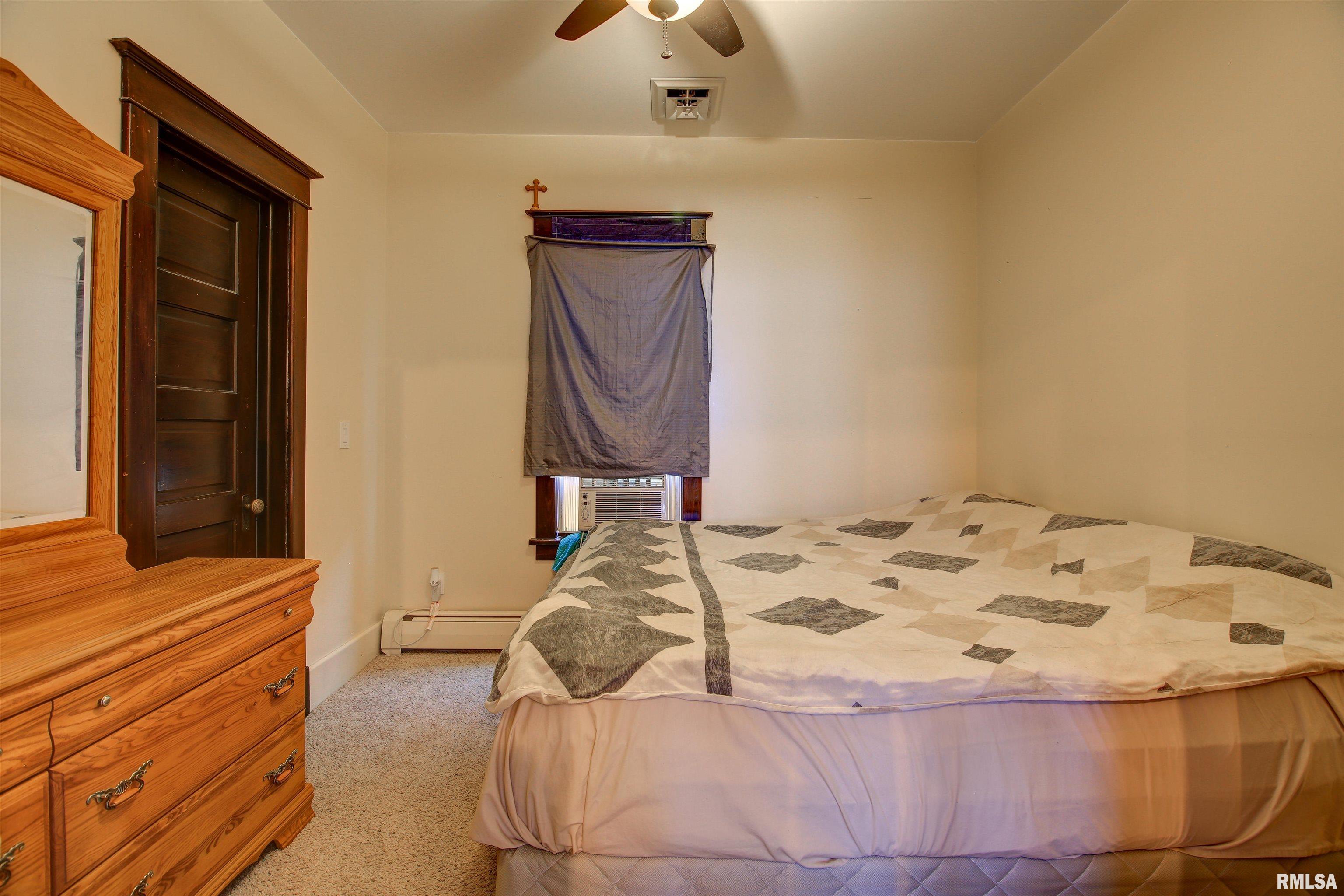2521 Pershing Boulevard Clinton, IA 52732 - Photo 13 of 35 Gallery Image 13
